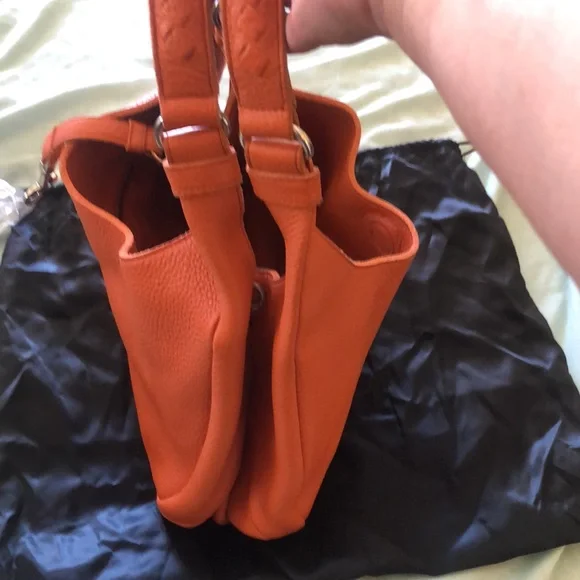 $2400 BOTTEGA VENETA CAMPANA Leather Hobo Bag - Picture 4 of 7